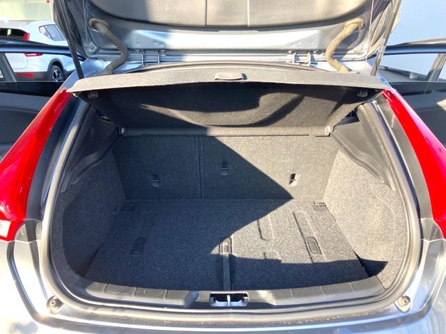 VOLVO VOLVO V40 2017