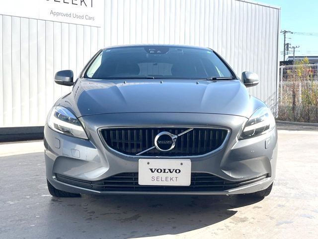 VOLVO VOLVO V40 2017