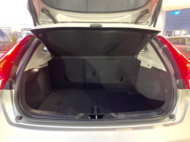 VOLVO VOLVO V40 2018