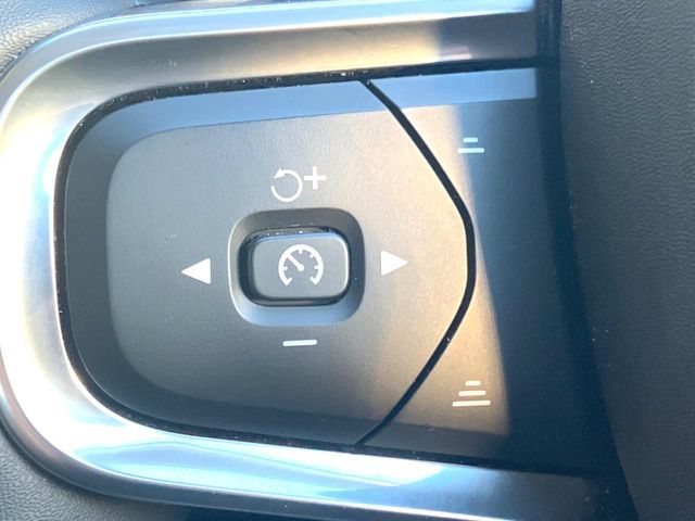 VOLVO VOLVO XC40 2022