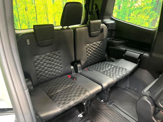 TOYOTA VOXY HYBRID 2025