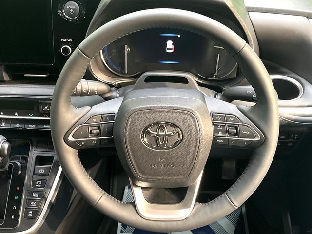 TOYOTA VOXY HYBRID 2025