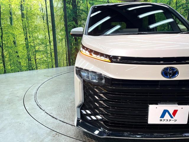 TOYOTA VOXY HYBRID 2025