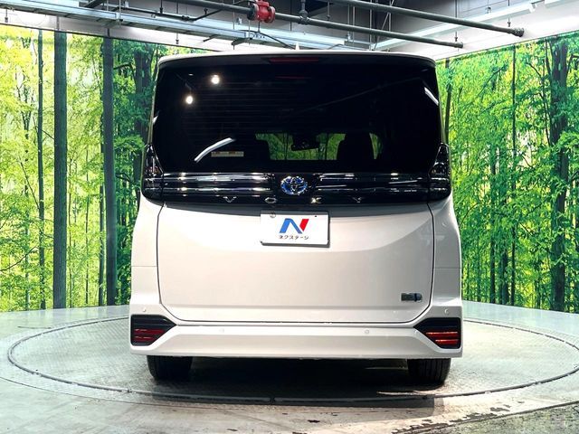 TOYOTA VOXY HYBRID 2025