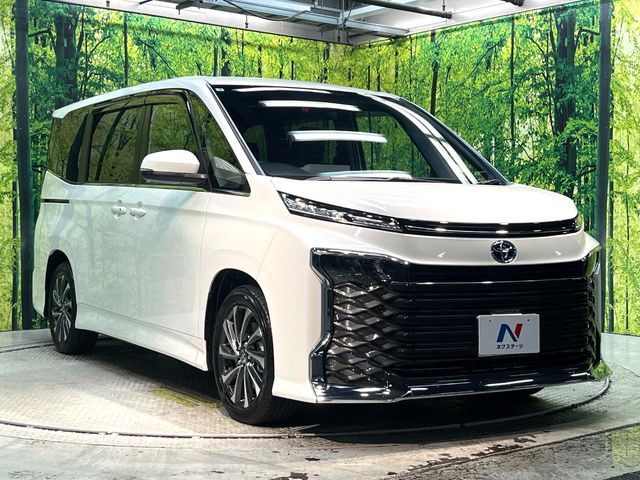 TOYOTA VOXY HYBRID 2025