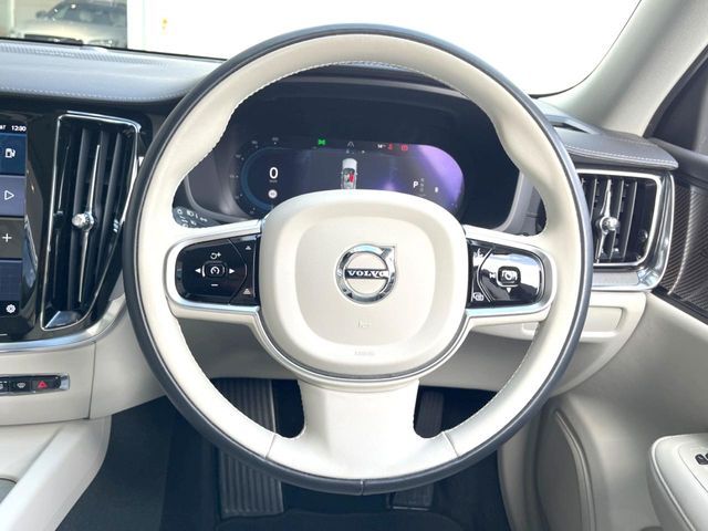 VOLVO VOLVO V60 2023