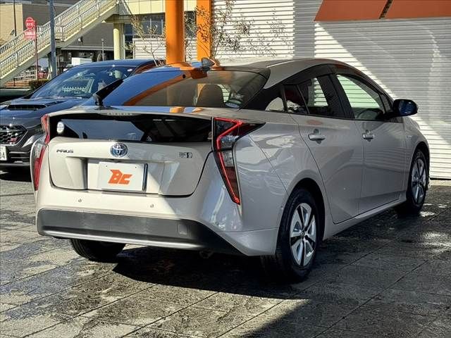 TOYOTA PRIUS 2017