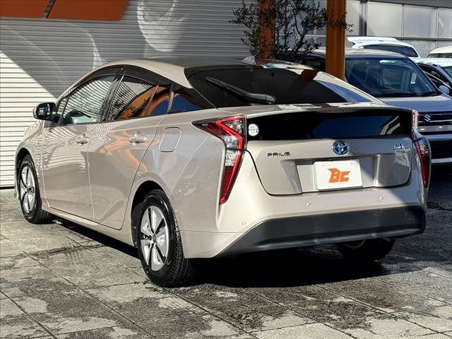 TOYOTA PRIUS 2017