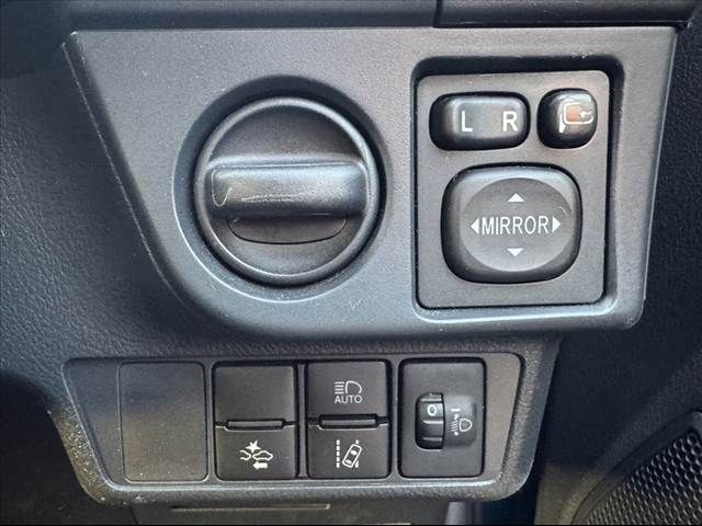 TOYOTA COROLLA FIELDER 2016