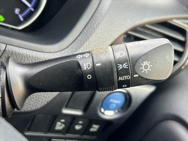 TOYOTA ESQUIRE HYBRID 2015