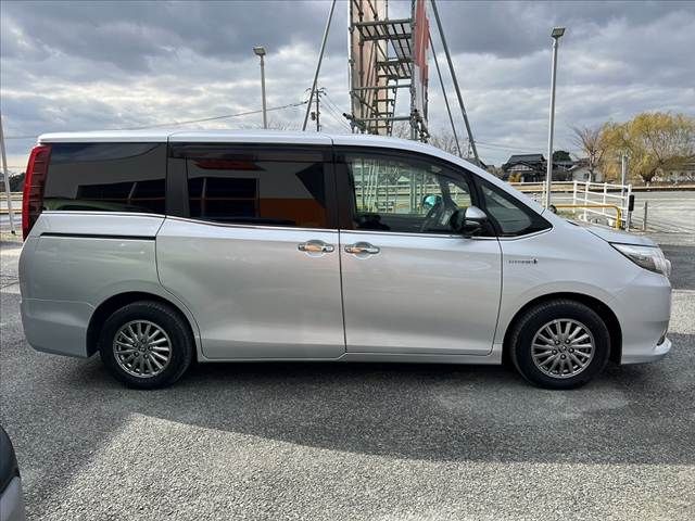 TOYOTA ESQUIRE HYBRID 2015