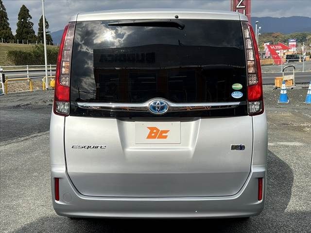 TOYOTA ESQUIRE HYBRID 2015