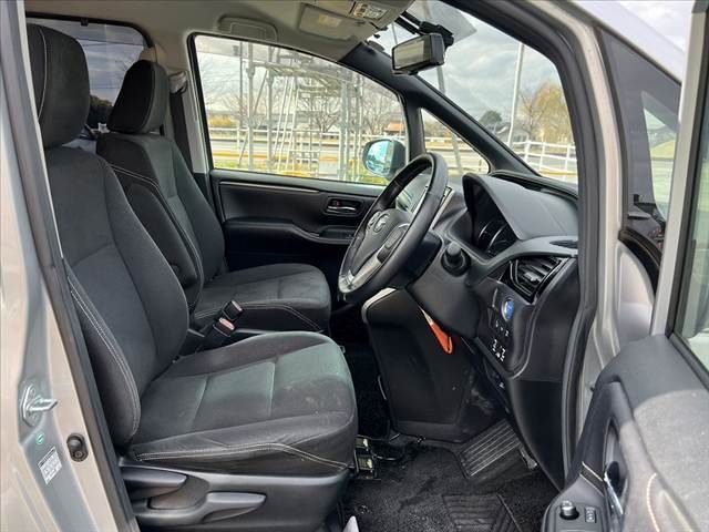 TOYOTA ESQUIRE HYBRID 2015