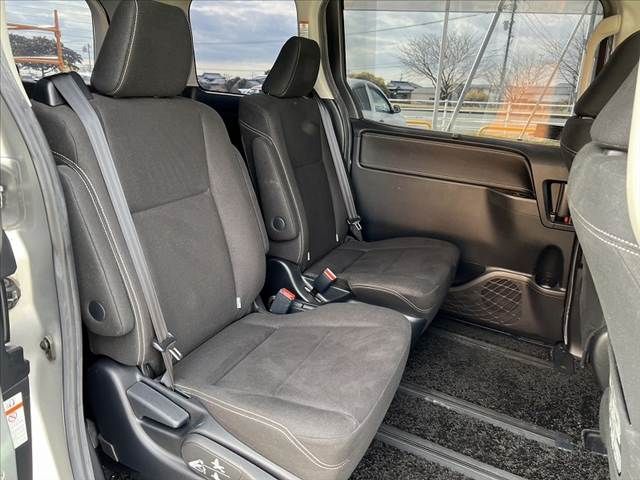 TOYOTA ESQUIRE HYBRID 2015