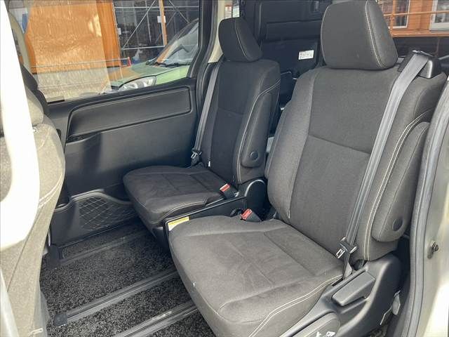 TOYOTA ESQUIRE HYBRID 2015