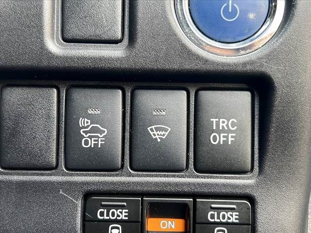 TOYOTA ESQUIRE HYBRID 2015