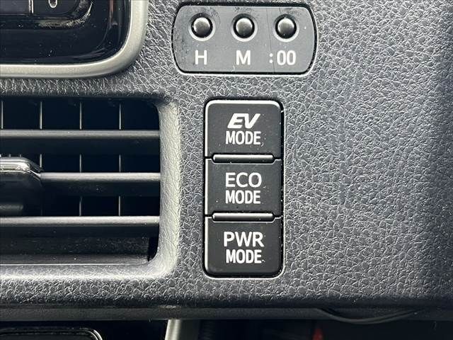 TOYOTA ESQUIRE HYBRID 2015