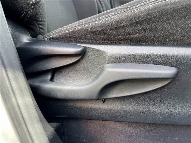 TOYOTA ESQUIRE HYBRID 2015