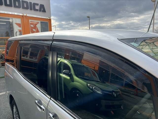 TOYOTA ESQUIRE HYBRID 2015