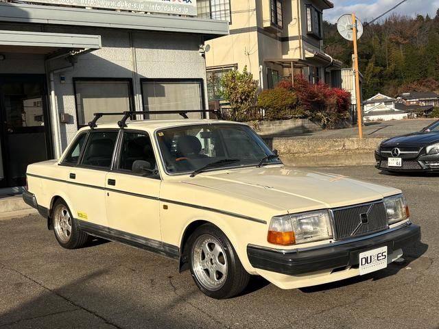 VOLVO VOLVO 240 sedan 1990