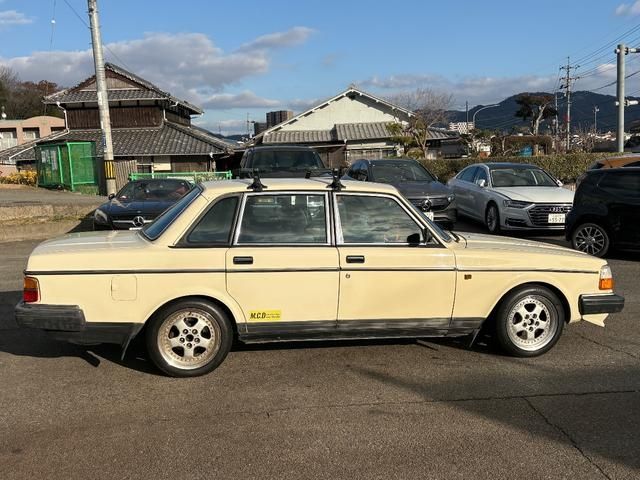 VOLVO VOLVO 240 sedan 1990