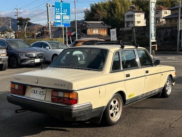 VOLVO VOLVO 240 sedan 1990