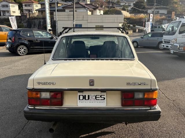 VOLVO VOLVO 240 sedan 1990