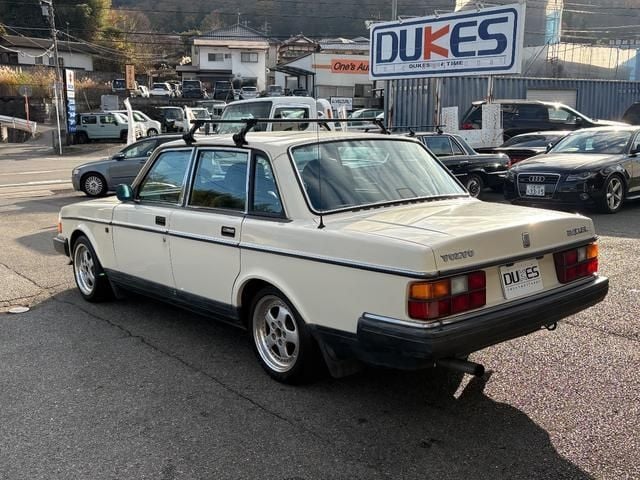 VOLVO VOLVO 240 sedan 1990