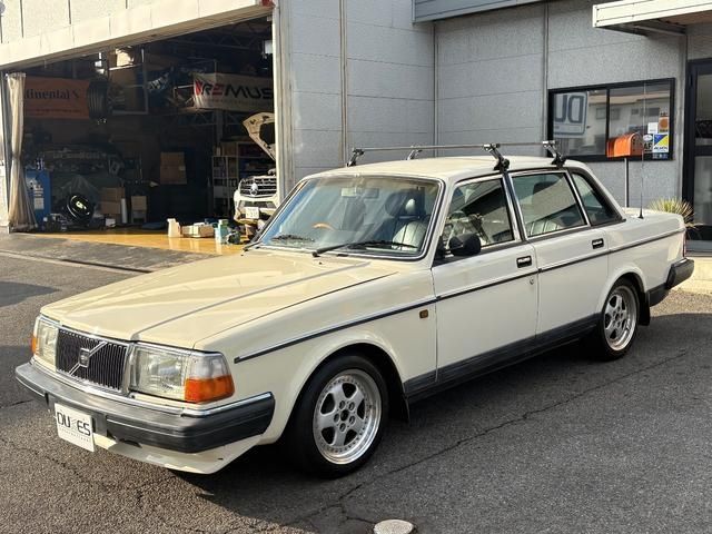 VOLVO VOLVO 240 sedan 1990