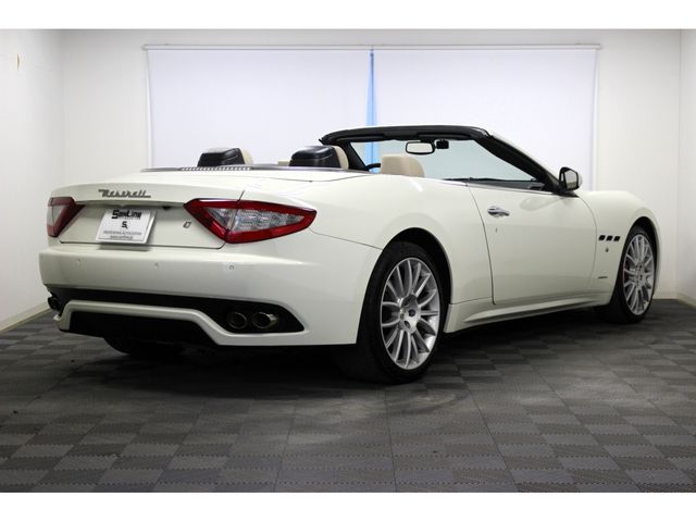 MASERATI MASERATI GRANCABRIO 2011
