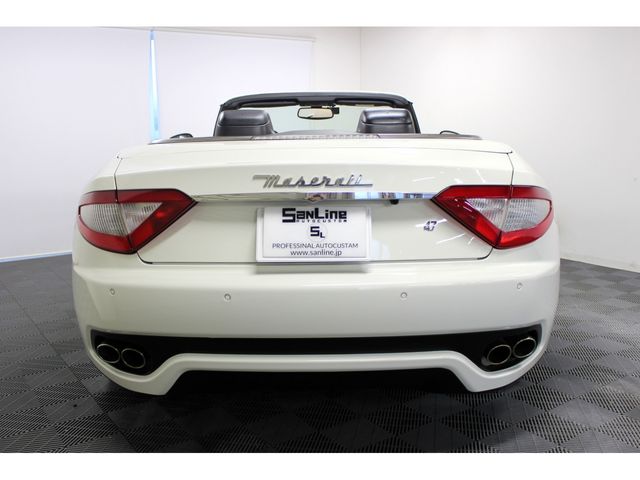 MASERATI MASERATI GRANCABRIO 2011