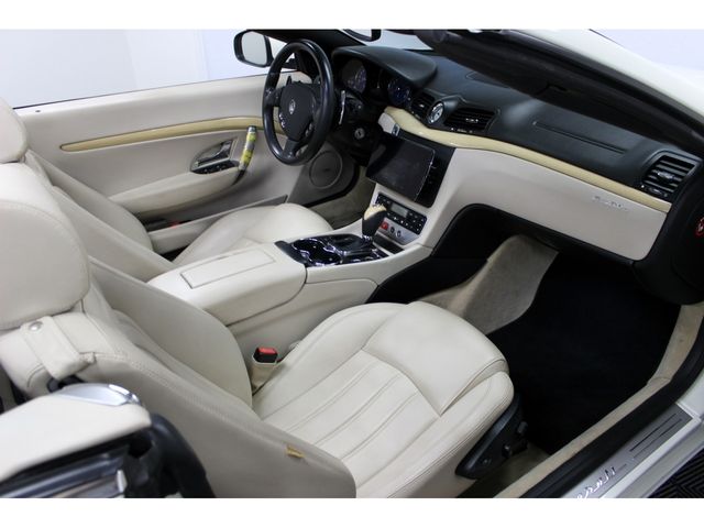 MASERATI MASERATI GRANCABRIO 2011