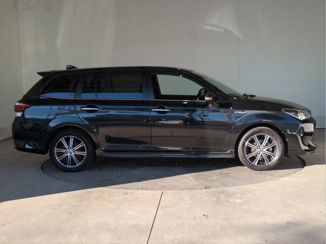 TOYOTA COROLLA FIELDER HYBRID 2017