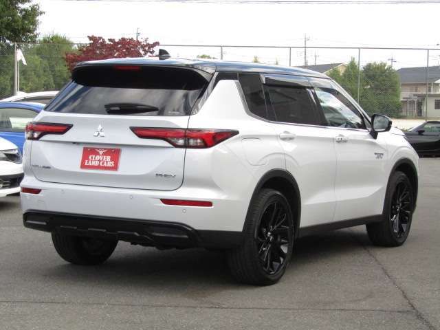MITSUBISHI OUTLANDER 4WD 2023