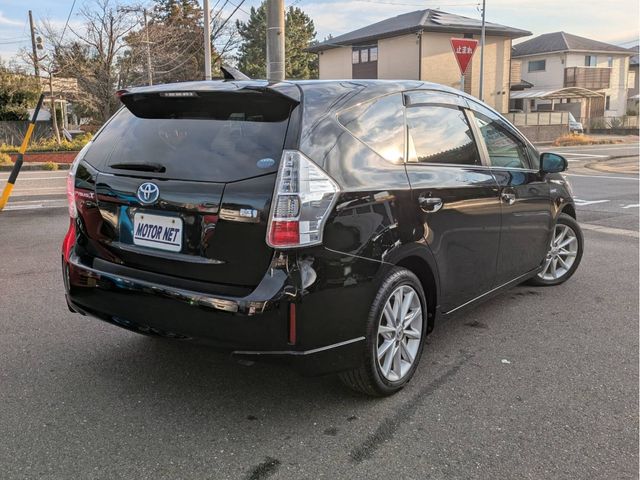 TOYOTA PRIUS Alpha 2013