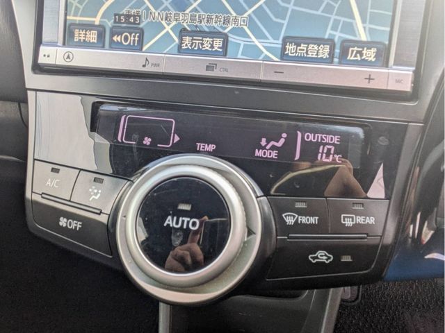 TOYOTA PRIUS Alpha 2013