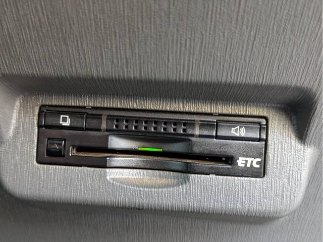 TOYOTA PRIUS Alpha 2013