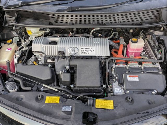 TOYOTA PRIUS Alpha 2013