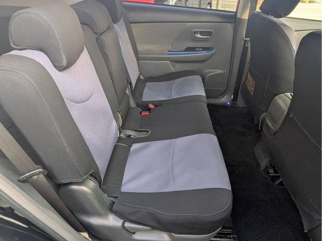 TOYOTA PRIUS Alpha 2013