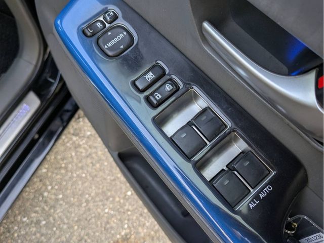 TOYOTA PRIUS Alpha 2013