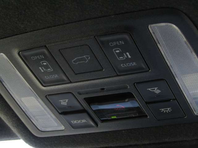 TOYOTA VOXY HYBRID 2022