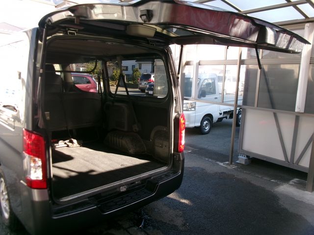 NISSAN NV350 CARAVAN 4WD 2017