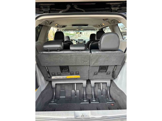 TOYOTA SIENNA 2011