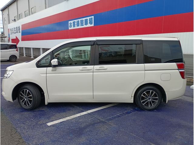 HONDA STEPWAGON 2011