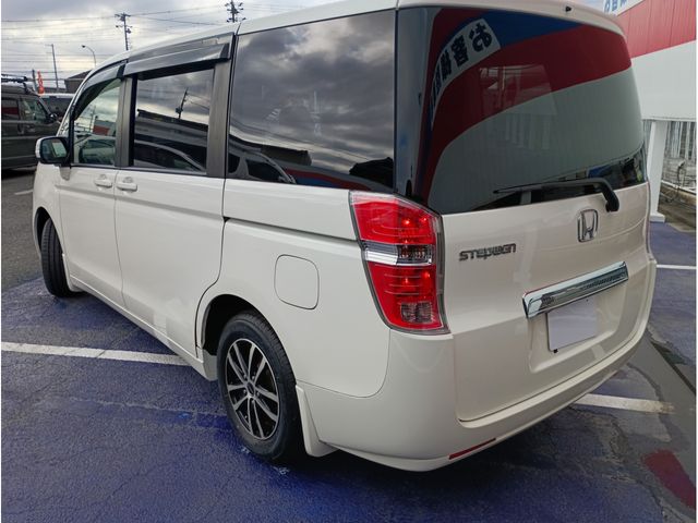 HONDA STEPWAGON 2011