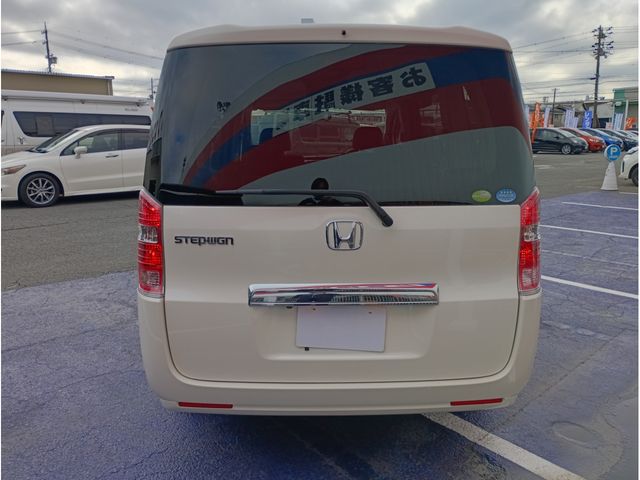 HONDA STEPWAGON 2011