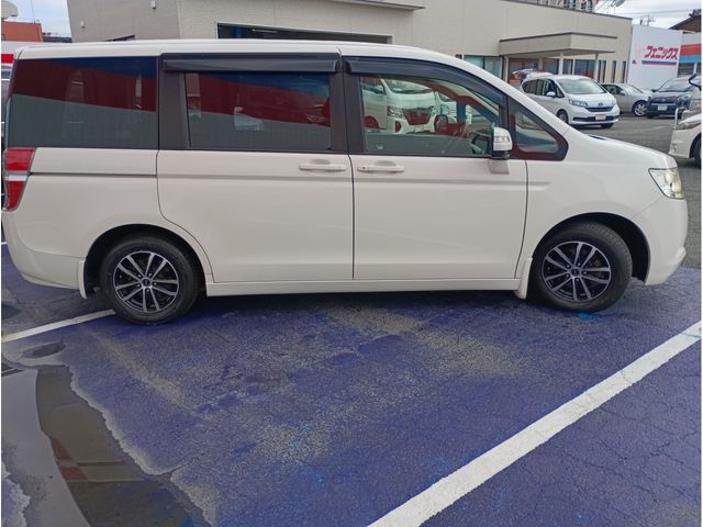 HONDA STEPWAGON 2011