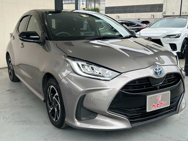 TOYOTA YARIS HYBRID 2024
