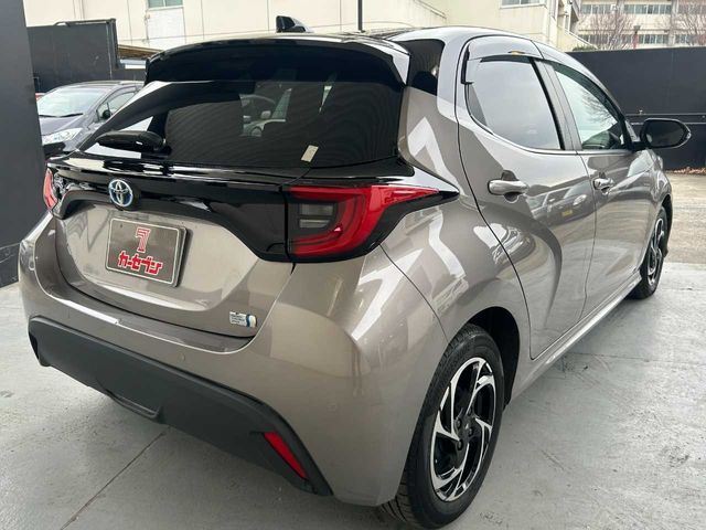 TOYOTA YARIS HYBRID 2024