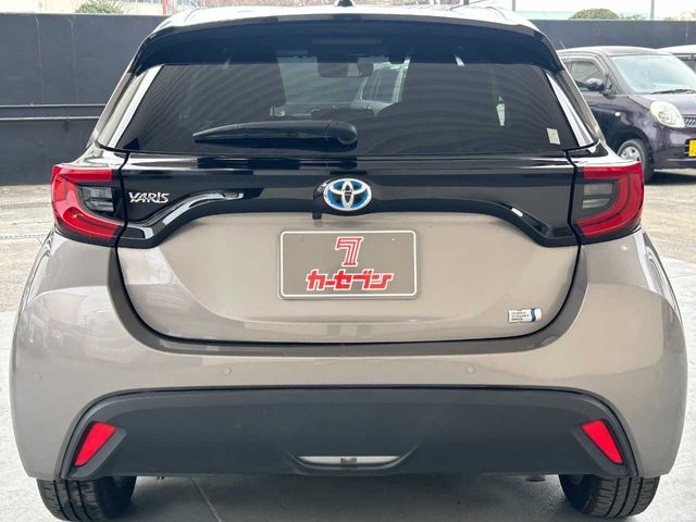 TOYOTA YARIS HYBRID 2024